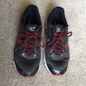 Mizuno men’s running shoes
